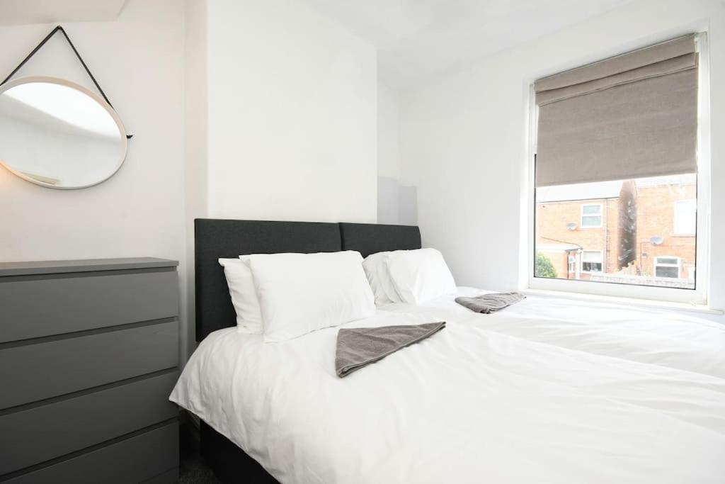 Cottage Style 3 Bedroom House - Close To City Centre & The Peaks Chesterfield Bagian luar foto