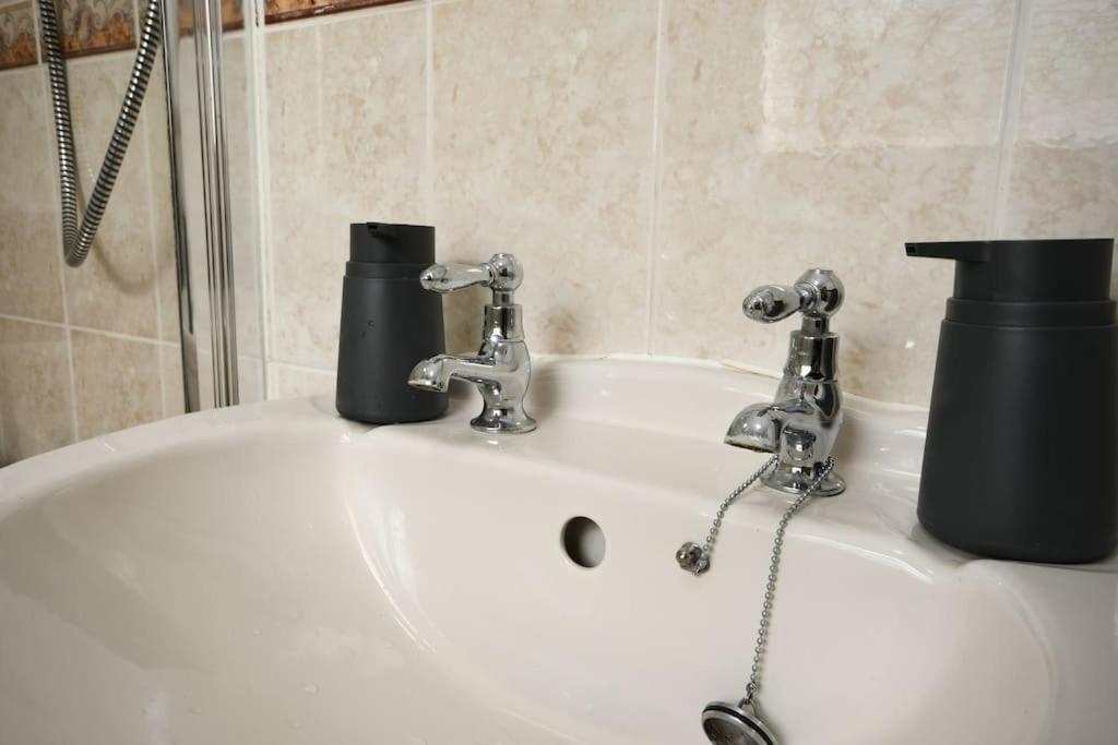 Cottage Style 3 Bedroom House - Close To City Centre & The Peaks Chesterfield Bagian luar foto