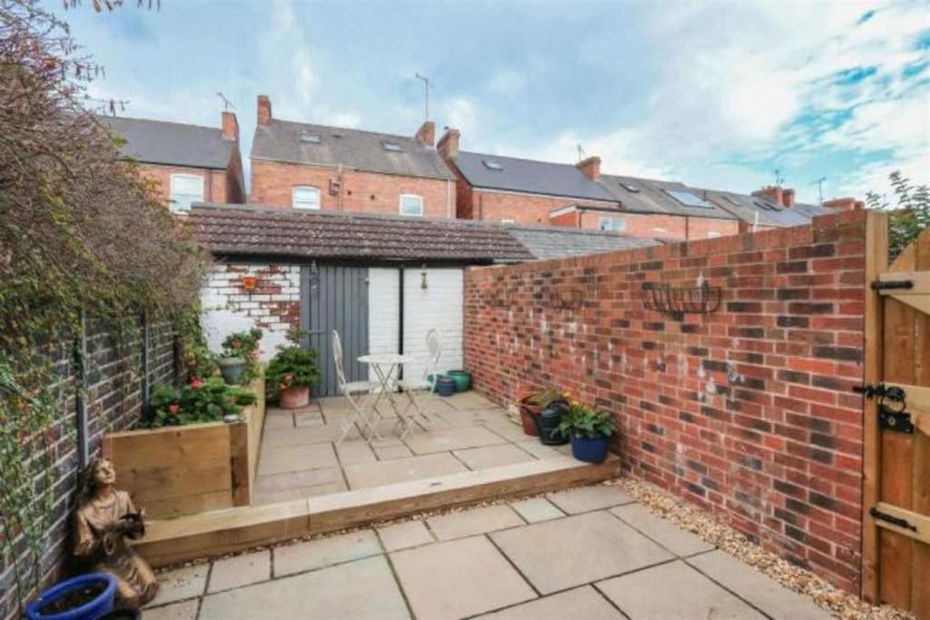 Cottage Style 3 Bedroom House - Close To City Centre & The Peaks Chesterfield Bagian luar foto